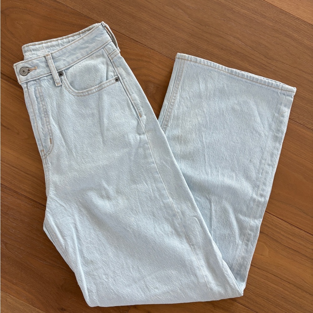 Old Navy Sky Hi Wide Leg Light Blue High-Rise Straight Jeans